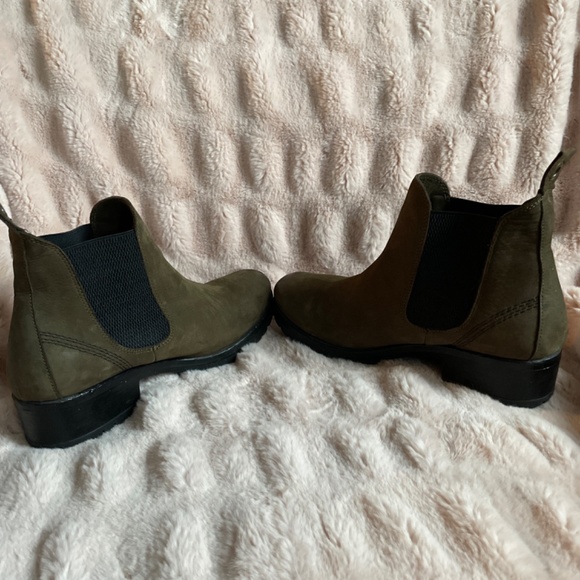 Bueno green Chelsea ankle boots. - Picture 5 of 8